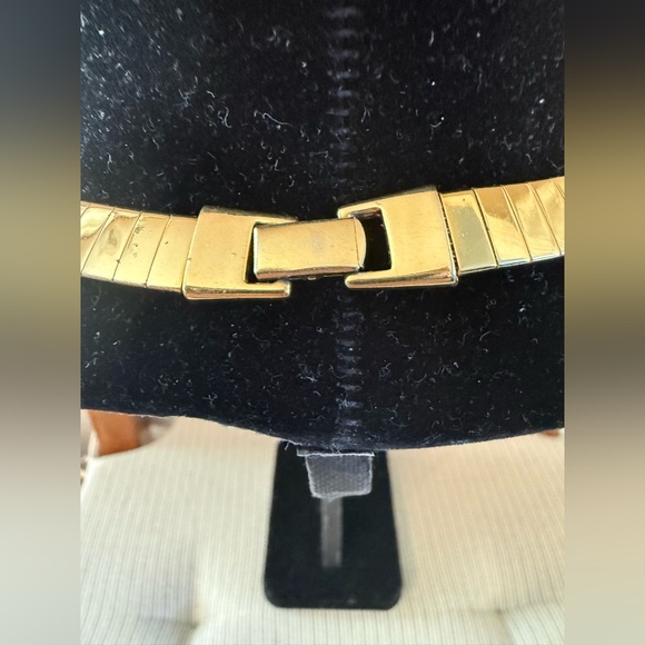 Napier Gold Tone Herringbone Vintage Choker Necklace - Picture 6 of 9